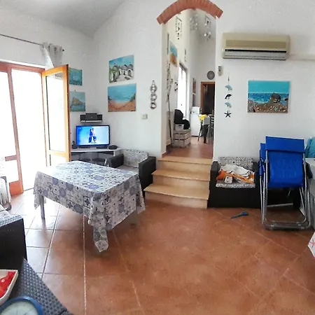 Holiday home Laura